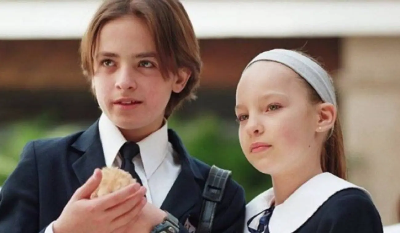 Belinda debutó en la televisión en el año 2000, cuando consiguió el protagónico de la telenovela Amigos x siempre, junto a Martín Rica.