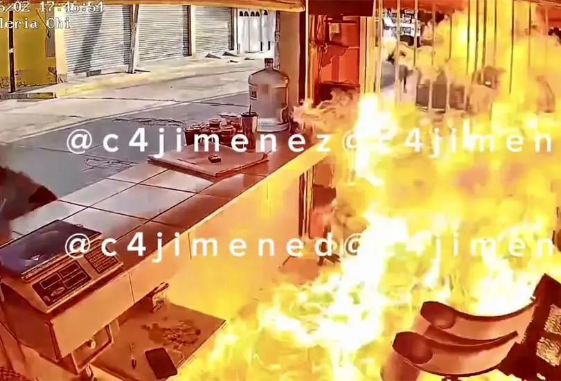 Captan a extorsionador lanzando bomba molotov a una tortillería en Edomex | VIDEO Captan a extorsionador lanzando bomba molotov a una tortillería en Edomex | VIDEO