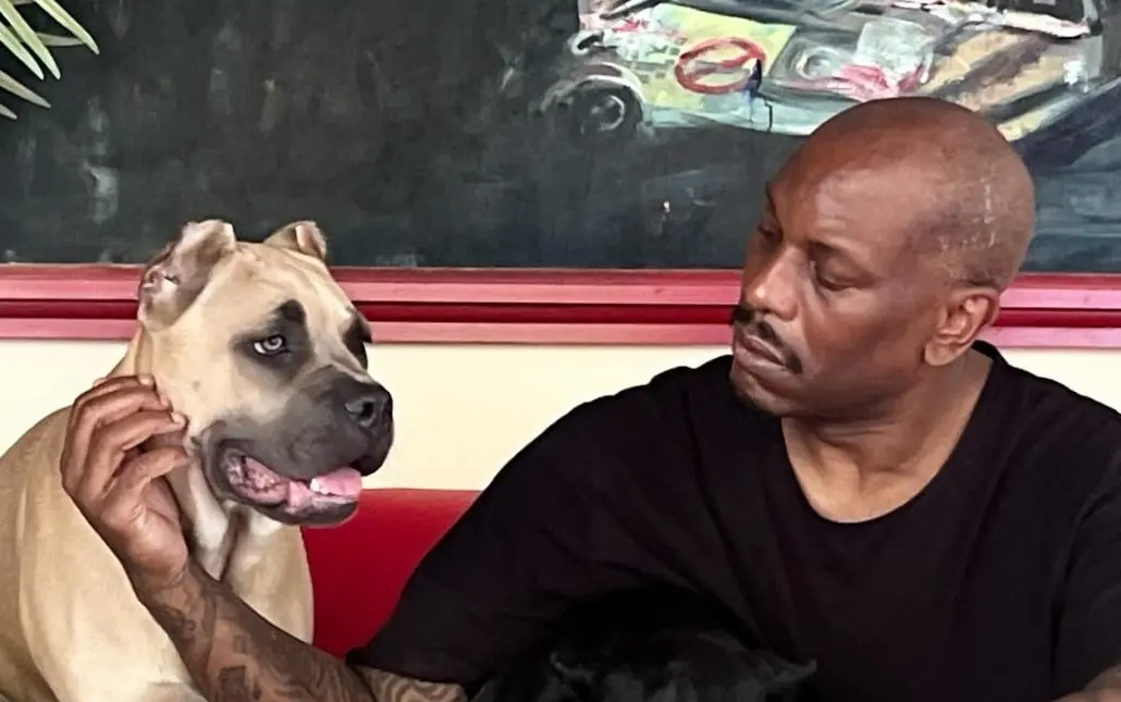 Ahora tiene 45 años y es padre de una hija. Ha trabajado en películas como 'Morbius' y 'Bad Hombres'.