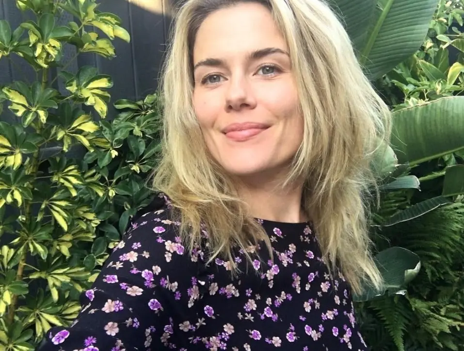 Ahora tiene 39 años, ha trabajado en series como 'Marvel's Jessica Jones' y 'The Defenders'.