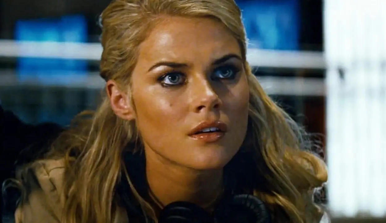 Rachael Taylor interpretó a Maggie Madsen, una analista del Pentágono