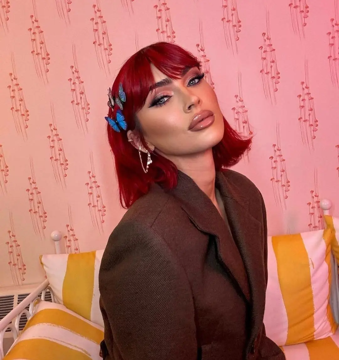 Ahora tiene 38 años, está divorciada y tiene 3 hijos. Ha trabajado en películas como 'Fauces de la noche' y 'Taurus'.