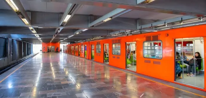 &iquest;Hay multa por tener intimidad en el metro de la CDMX?