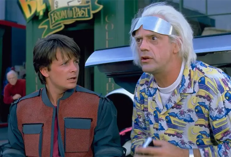 Volver al futuro se ha convertido en un cl&aacute;sico del cine y, a la fecha, cuenta con cientos de fan&aacute;ticos. La cinta se estren&oacute; en 1985 y gira alrededor de un adolescente llamado Marty McFly y Doc, un cient&iacute;fico que construye una m&aacute;quina del tiempo que los transporta a los a&ntilde;os 50.