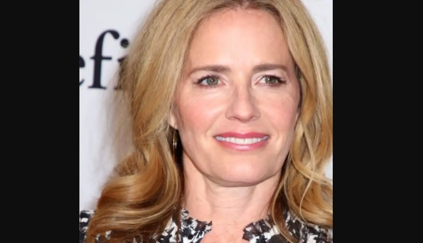 Ahora tiene 60 años y es madre de tres hijos. Ha trabajado en series como Cobra Kai y The Boys.