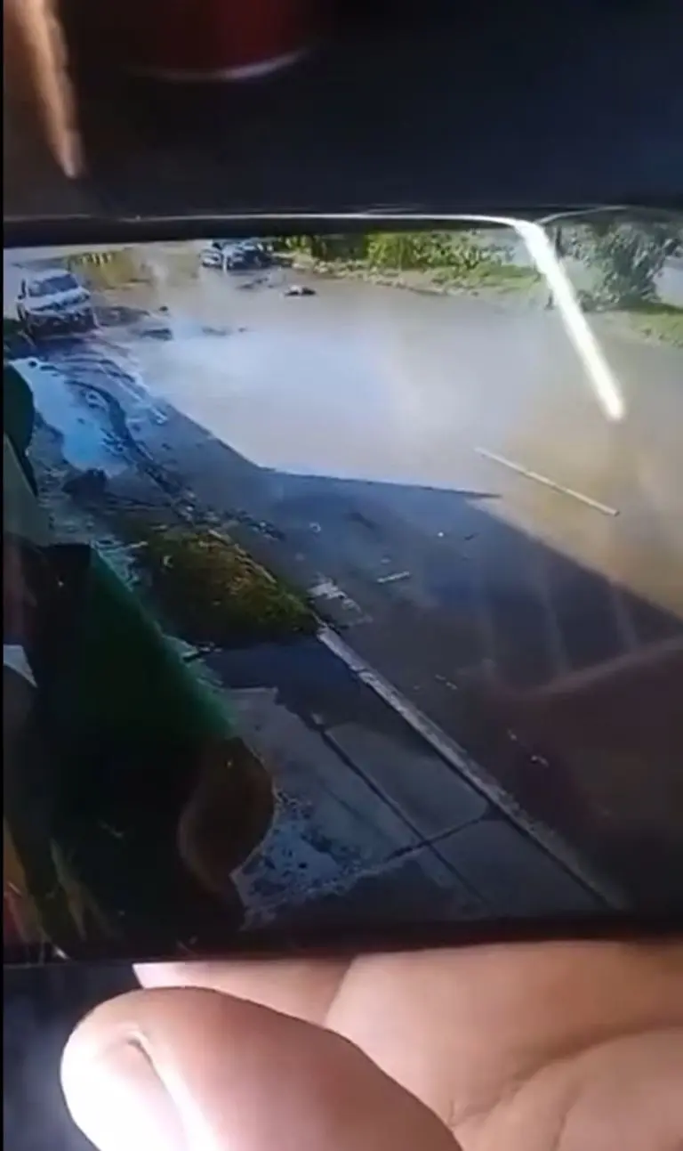 Patrulla de tránsito de Puebla arrolla a ciclista de 70 años - Tomada de video