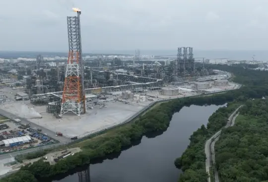 La refinería Olmeca-Dos Bocas en Paraíso, Tabasco, costó 16 mil 816 millones de dólares, equivalente a más de 322 mil millones de pesos