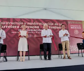 AMLO y Sheinbaum cortan cinta en la inauguración de la carretera Acayucan-La Ventosa