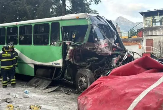 Camión choca contra tráiler en la carretera Picacho-Ajusco 