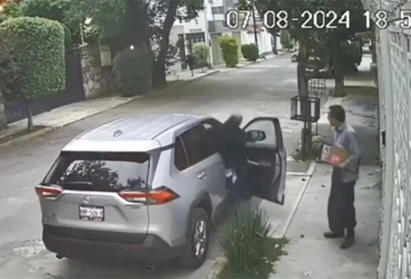 El hombre no pudo hacer nada ante la situación El hombre no pudo hacer nada ante la situación