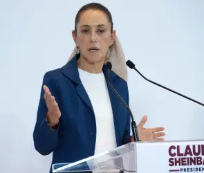 "Está haciendo historia": Sheinbaum felicita al clavadista Osmar Olvera por su medalla de bronce en París 2024