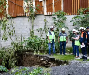 Preocupación en Iztapalapa por aparición de socavón de 15 Metros; autoridades evalúan riesgos en la zona