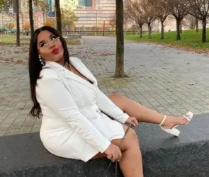 Muere influencer tras asfixiarse mientras cenaba