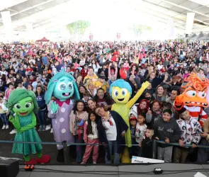 Iztapalapa celebra el Día de Reyes con música, regalos y rosca