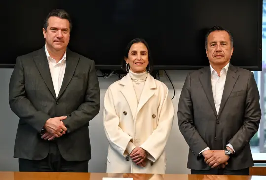 Luz Elena González celebra la llegada de Cuitláhuac García a Cenagas