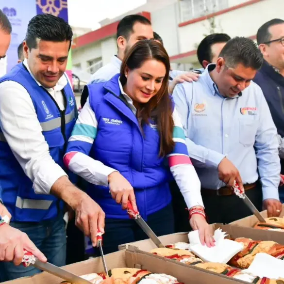 Más de 15 mil personas disfrutan de la Rosca de Reyes Gigante en Aguascalientes