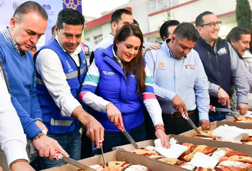 Rosca de Reyes Gigante rompe r&eacute;cord en Aguascalientes