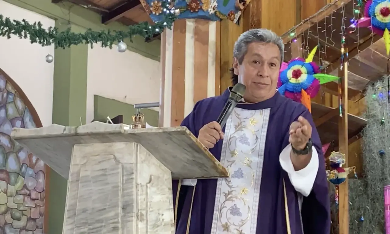  Sacerdote dedica su sermón a denunciar corrupción en tránsito 