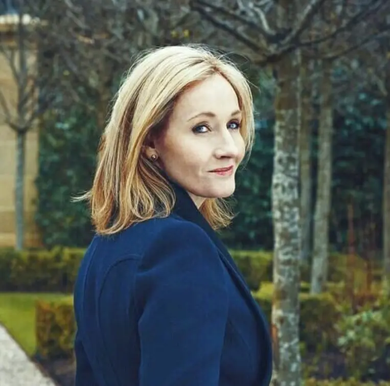 Instagram: @rowllingofficial