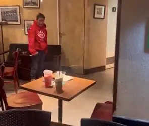 Mujer intenta apuñalar a empleados de una cafetería en la Condesa