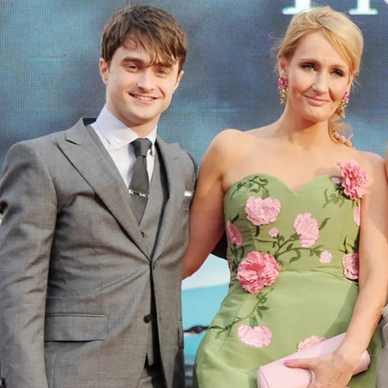 Instagram: @rowllingofficial