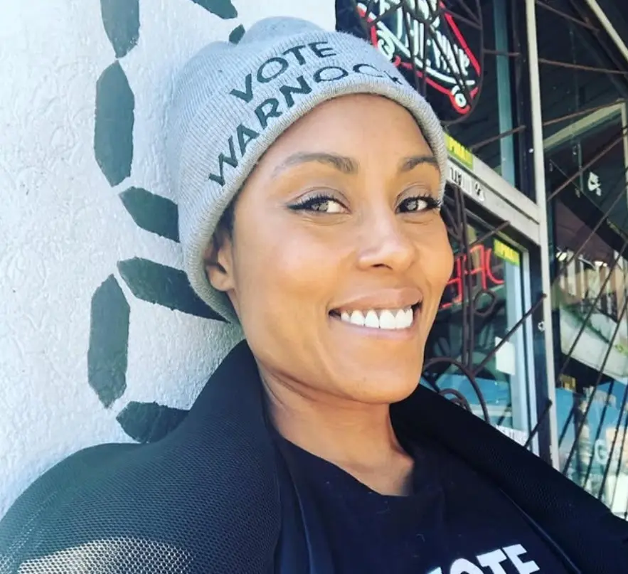 Ahora tiene 50 años. Ha trabajado en series como 'Secuestro en el aire' y 'Genius'.