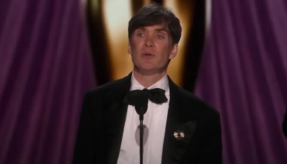 Ahora tiene 48 años, está casado con Yvonne McGuinness y tiene dos hijos. En 2024 ganó el Oscar a Mejor Actor por la película 'Oppenheimer'.