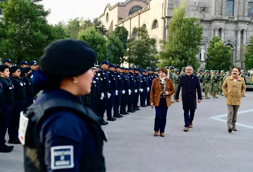 Delfina G&oacute;mez y Horacio Duarte en la Plaza de los M&aacute;rtires, Edomex