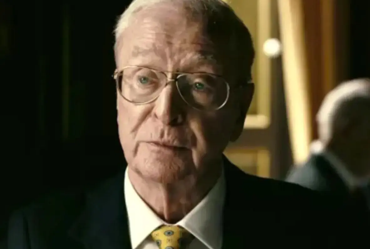 Ahora tiene 91 años. En los últimos años ha hecho películas como 'Medieval' y 'Un golpe con estilo'.