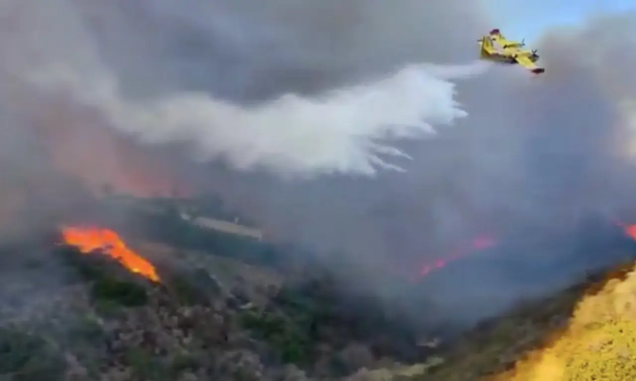  Bomberos mexicanos llegan a California para combatir incendios 