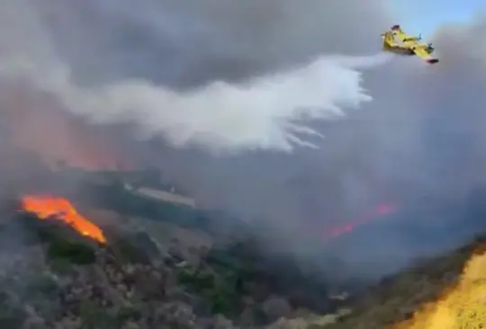 Bomberos mexicanos llegan a California para combatir incendios