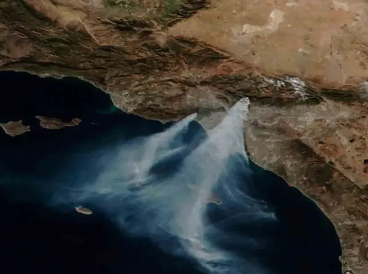  Así se ven los incendios forestales en Los Ángeles desde el espacio. 