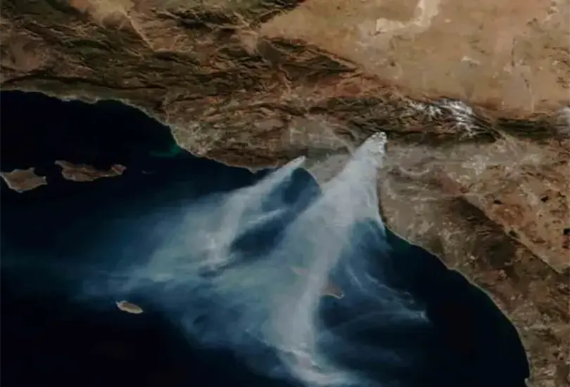 As&iacute; se ven los incendios forestales en Los &Aacute;ngeles desde el espacio.