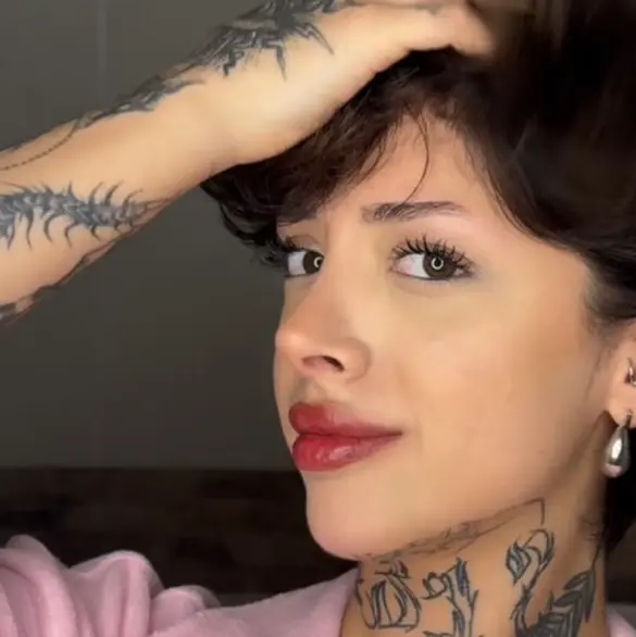 Que no la vea Nodal: Influencer se vuelve viral por su parecido con Ángela Aguilar y Cazzu