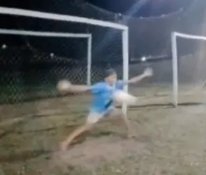 Joven portero muere trágicamente tras detener penal con el pecho