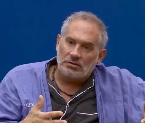 Arath de la Torre denuncia estafa en reservaci&oacute;n de hotel a trav&eacute;s de WhatsApp