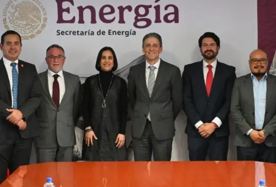 Luz Elena González se reúne con Woodside Energy 