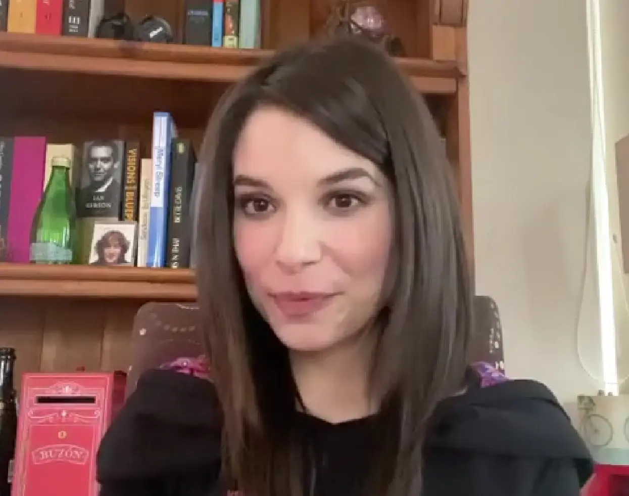 Ahora tiene 40 años. Ha trabajado en otras telenovelas como 'Rosario Tijeras' y 'Te doy la vida'.