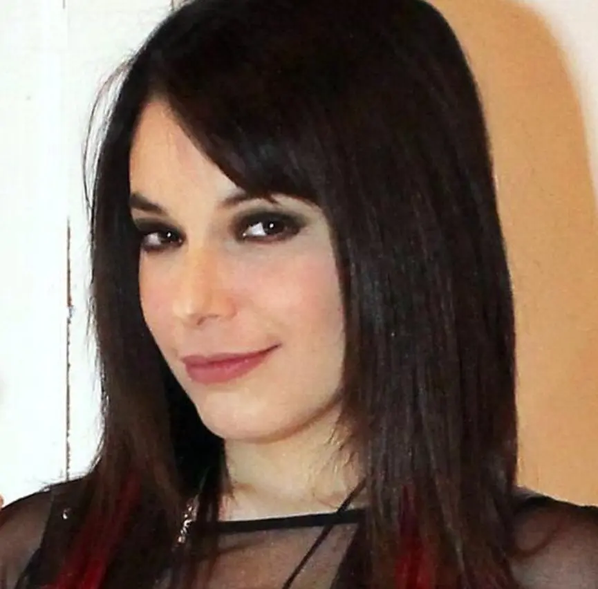 Danny Perea es Alejandra, la hija de Arturo y Magdalena