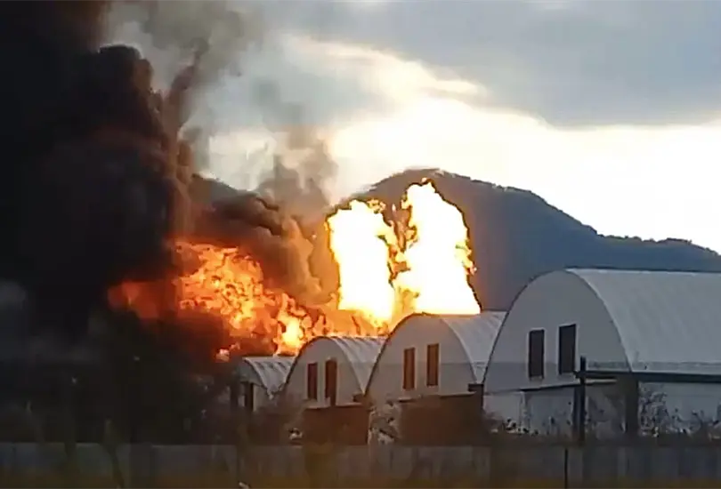 Cierran la M&eacute;xico-Quer&eacute;taro por incendio en ducto de Pemex