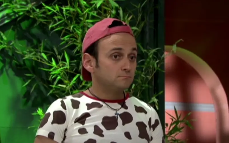 Eduardo España es Germán, el portero del edificio