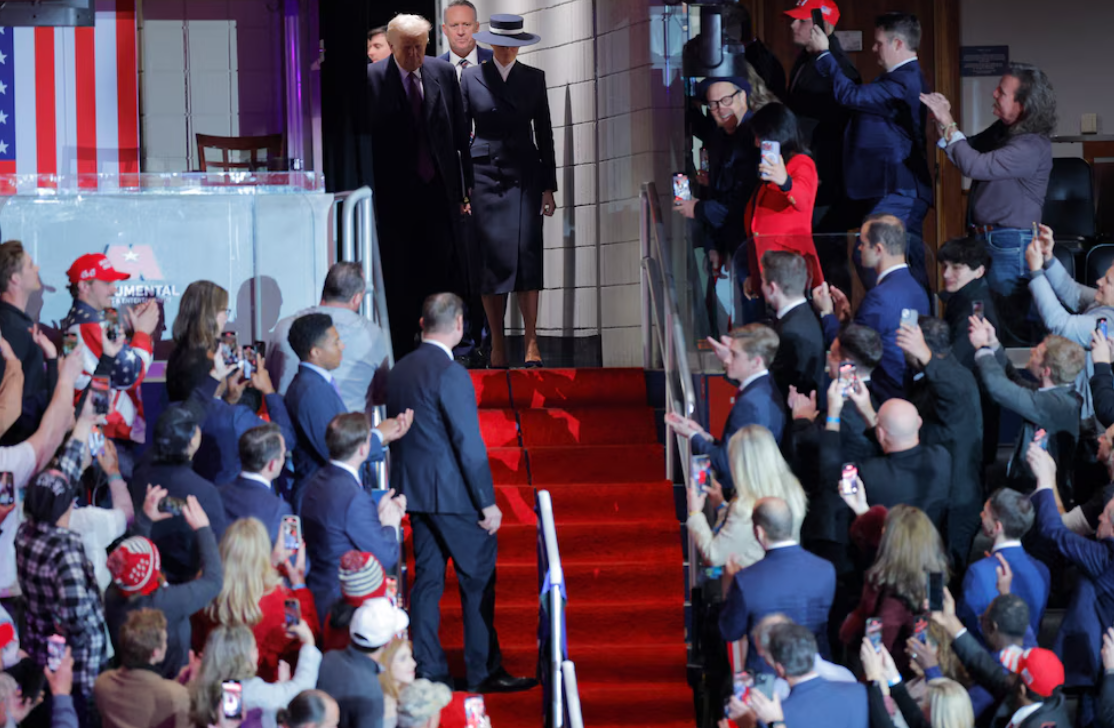 Trump llega al Capitol Arena para el desfile inaugural