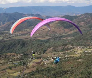FATAL ACCIDENTE: Muere atleta italiano tras caer de parapente en competencia en Edomex