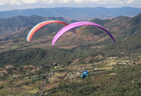 Muere atleta italiano tras caer de parapente en Edomex