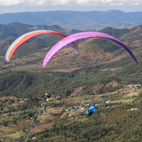 FATAL ACCIDENTE: Muere atleta italiano tras caer de parapente en competencia en Edomex