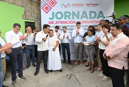 Eduardo Ramírez brindó atención en la jornada de atención humanitaria