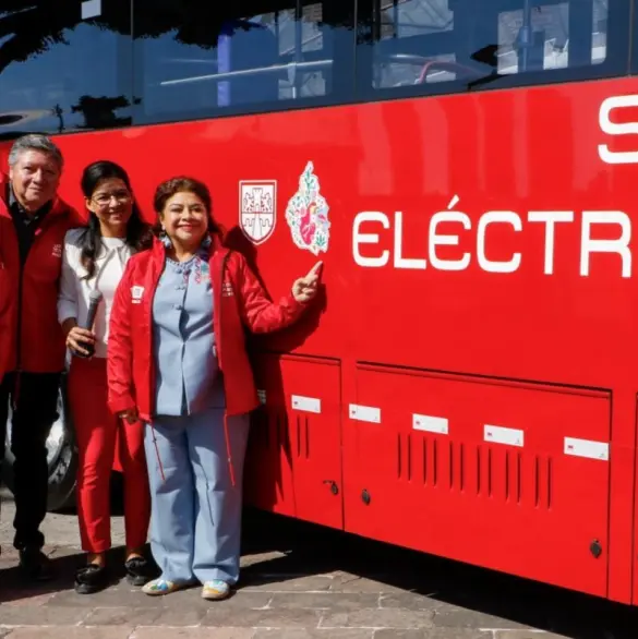 Clara Brugada pone en marcha 26 autobuses eléctricos del Metrobús