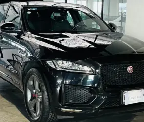 Recuperan camioneta de lujo robada; era exhibida en el Museo del Automóvil