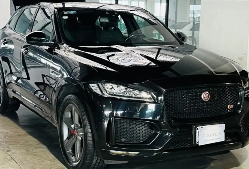Museo del Autom&oacute;vil exhibe camioneta de lujo robada