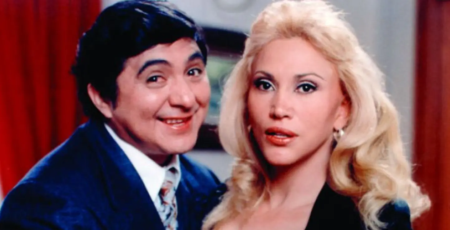 'El premio mayor' fue una exitosa película de Televisa de 1995, protagonizada por Carlos Bonavides, quien interpretó a Huicho Domínguez, un hombre de clase baja que se gana la Lotería y se convierte en millonario. ¿Qué fue del elenco de la telenovela después de 30 años?